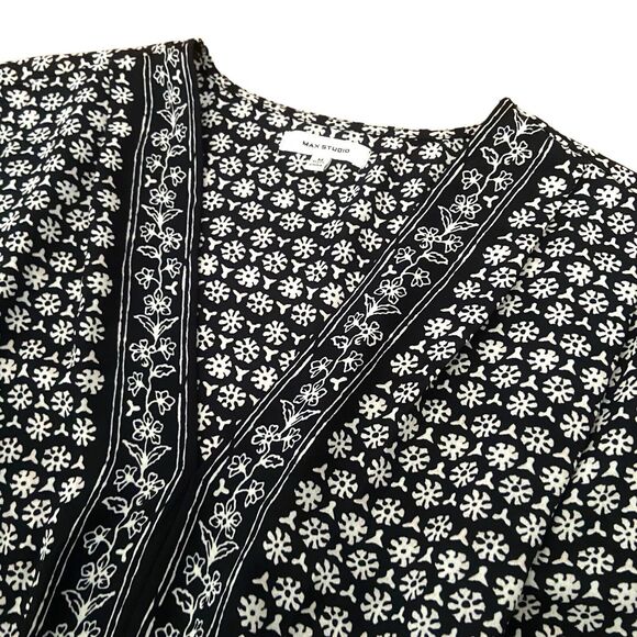 MAX STUDIO Floral Blouse Women's Size M Black & White Long Sleeve Elastic Waist - Picture 6 of 11